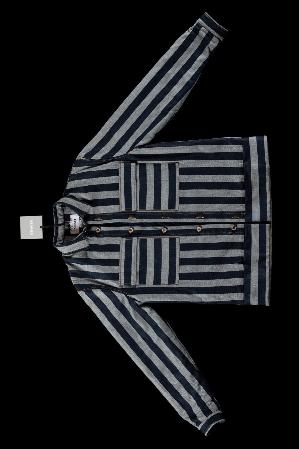 AP_002_JCKT_03