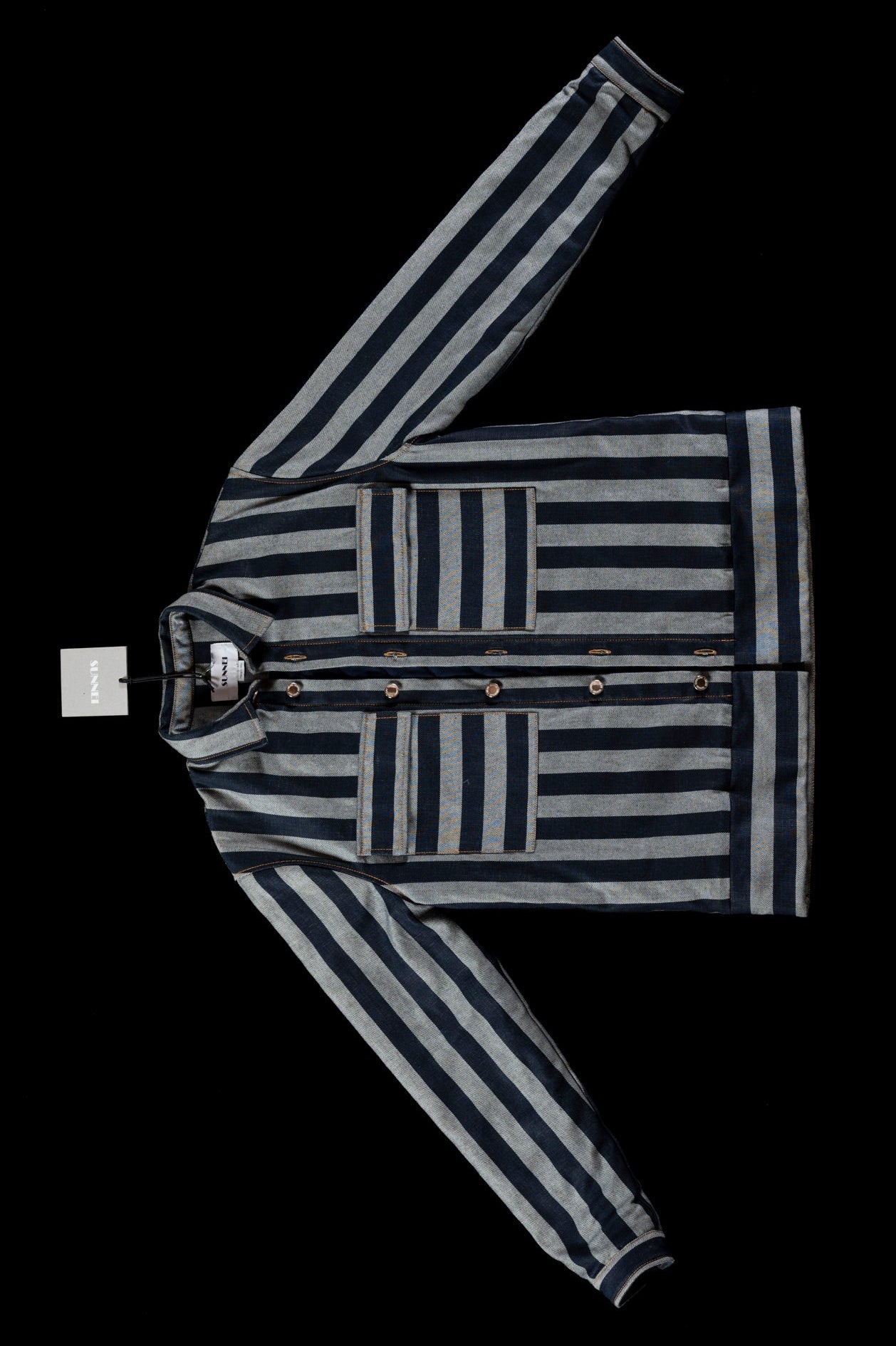 AP_002_JCKT_03