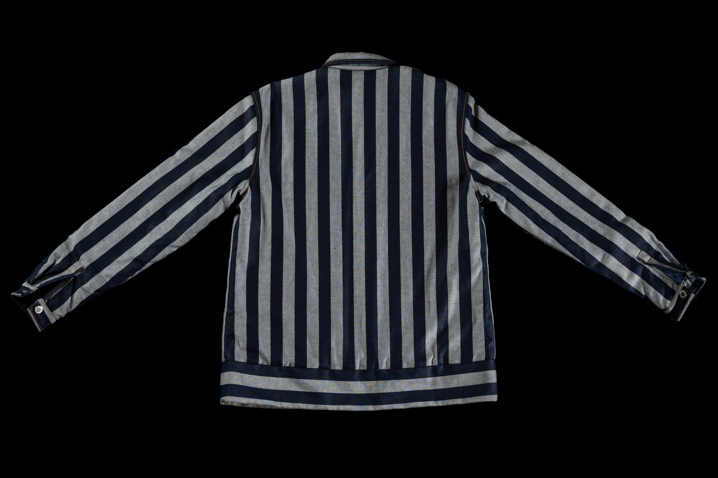 AP_002_JCKT_03