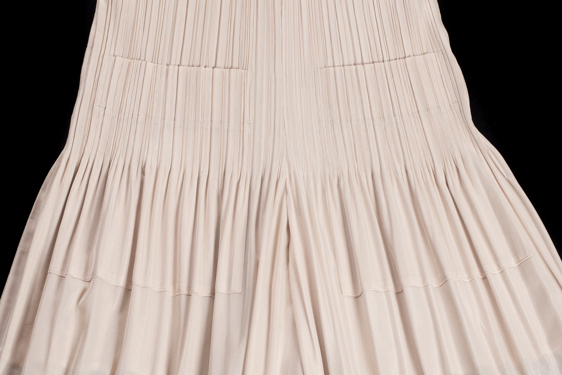 AP_002_J-SUIT_02