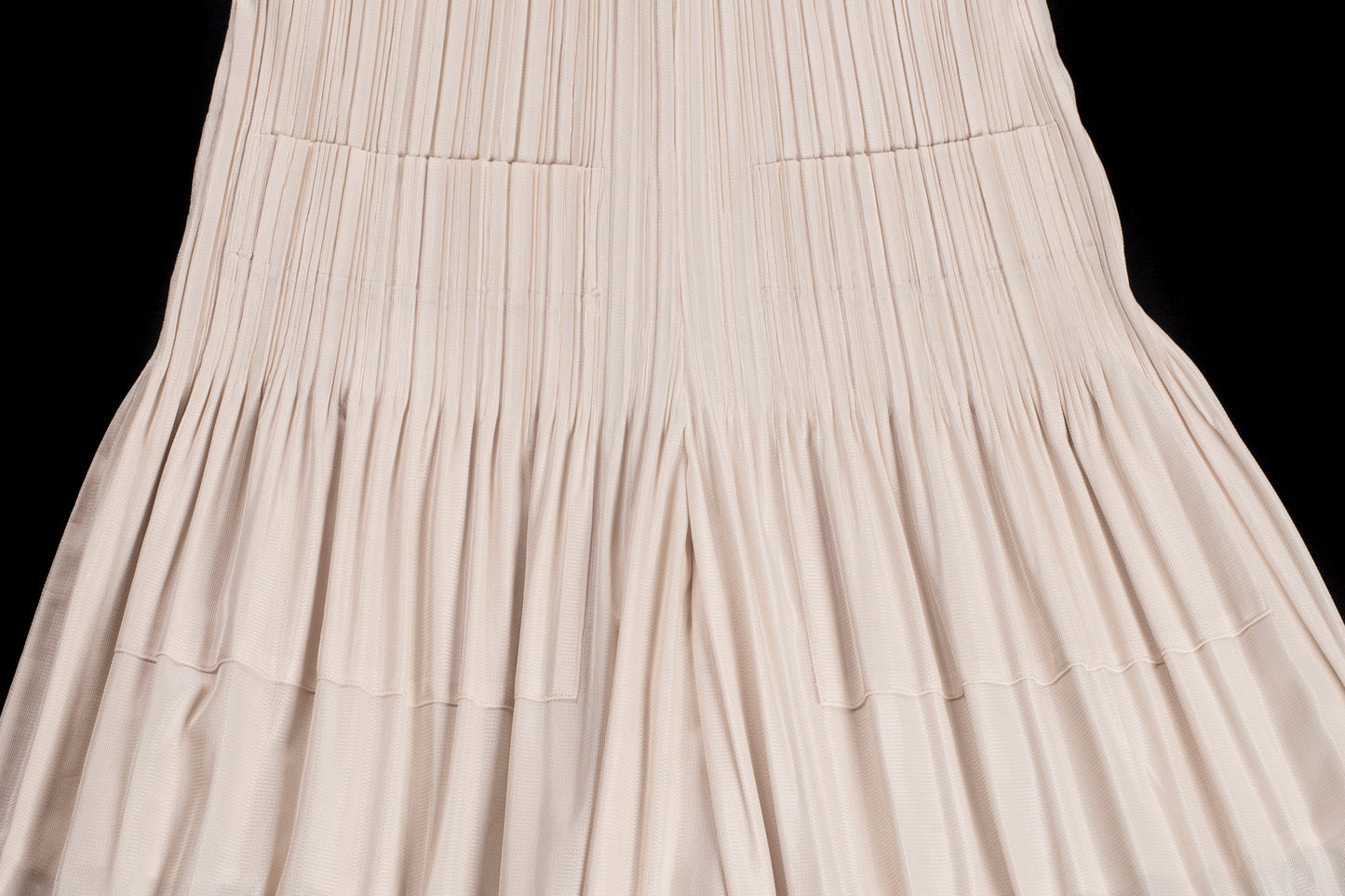 AP_002_J-SUIT_02